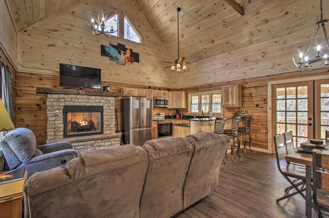 The Phoenix Cabin With Hot Tub In Gatlinburg! Exteriör bild
