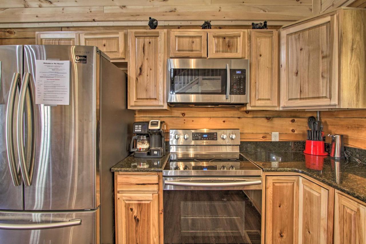 The Phoenix Cabin With Hot Tub In Gatlinburg! Exteriör bild