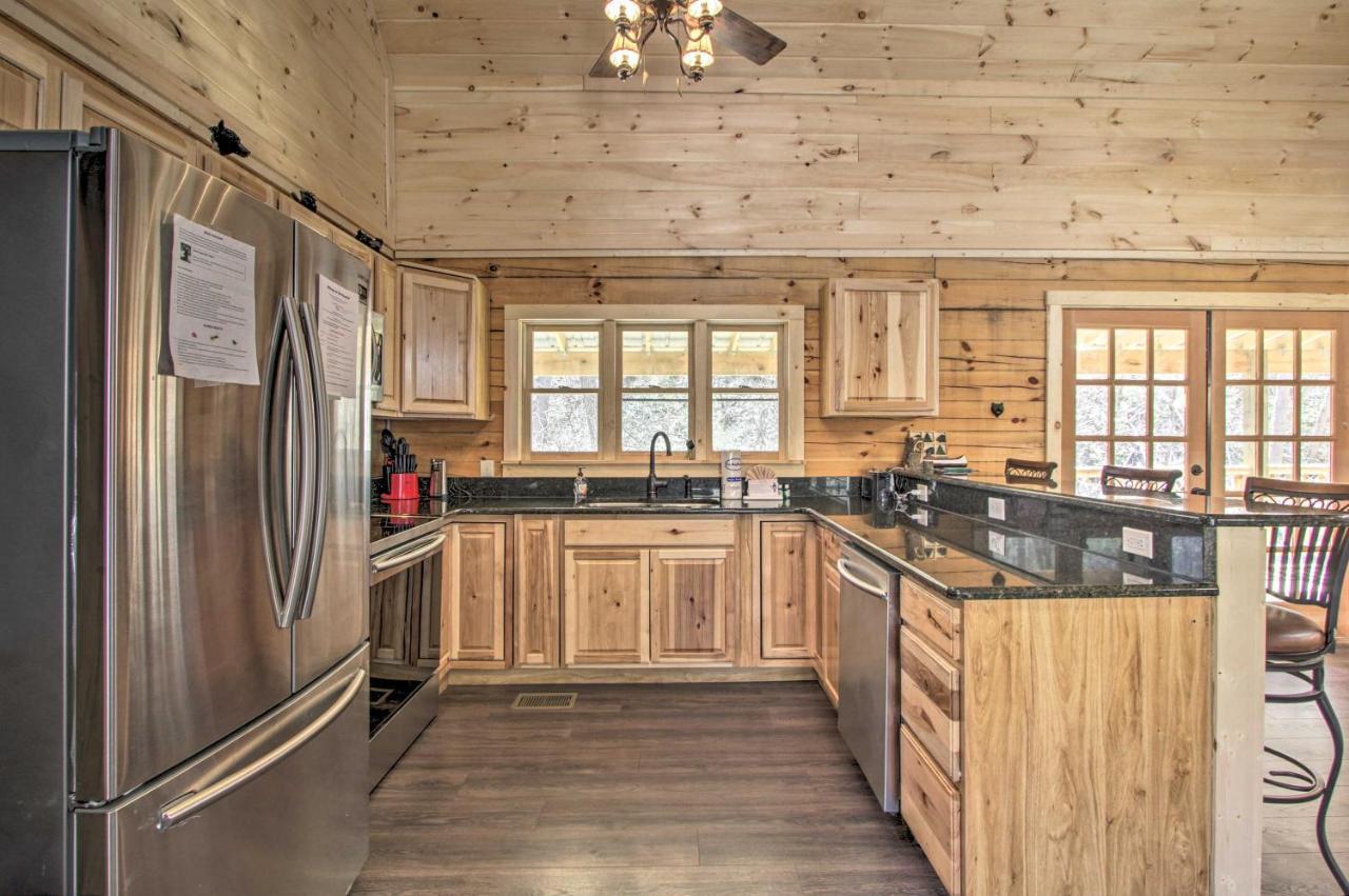 The Phoenix Cabin With Hot Tub In Gatlinburg! Exteriör bild