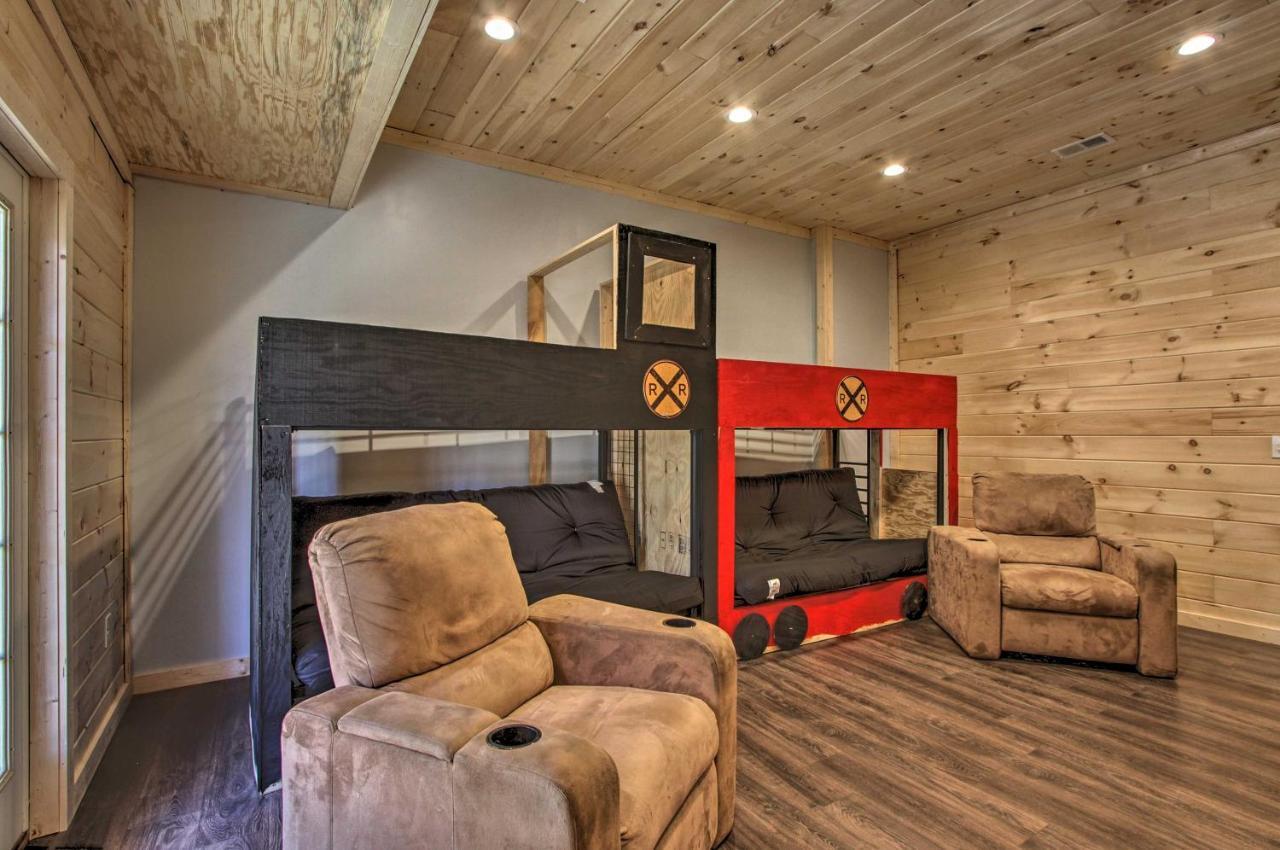 The Phoenix Cabin With Hot Tub In Gatlinburg! Exteriör bild