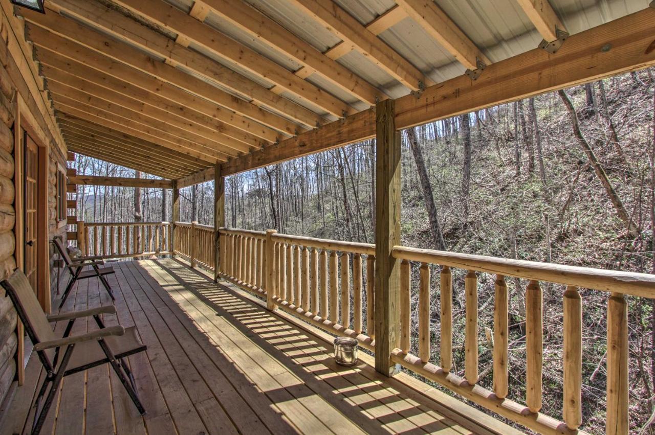 The Phoenix Cabin With Hot Tub In Gatlinburg! Exteriör bild